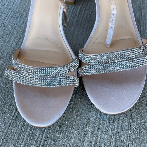 BADGLEY MISCHKA LOW BLOCK HEEL SANDLE FOOT STRAP ANKLE STRAP BUCKLE - Picture 3 of 9